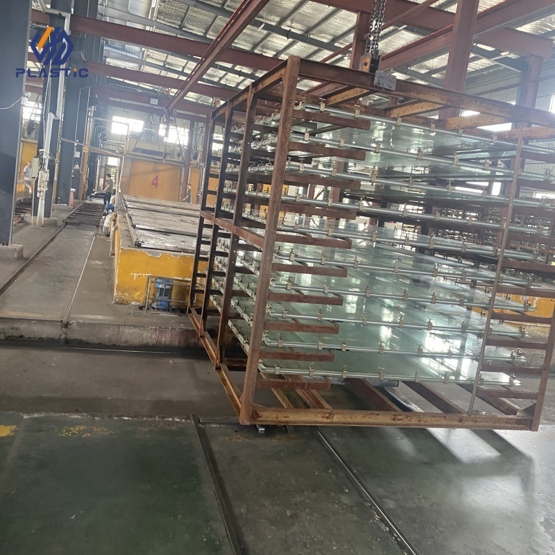 Professional production of cast acrylic sheet using 100% Virgin material A grade