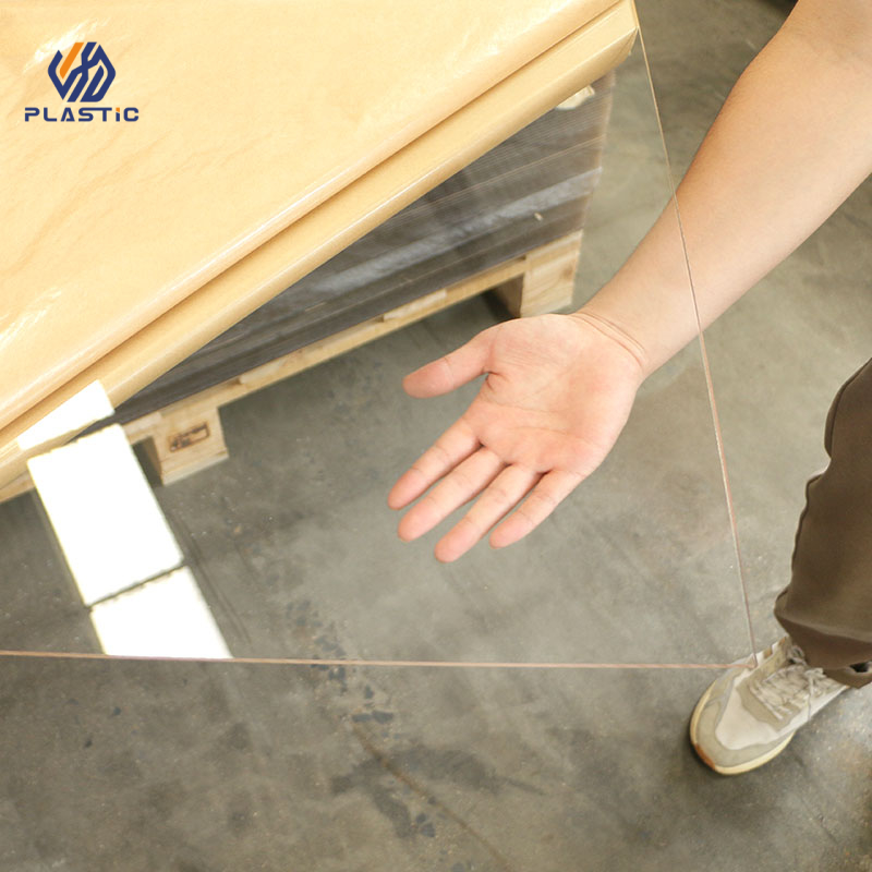 Transparent cast acrylic sheets for the advertising industry, made from 100% virgin materials.