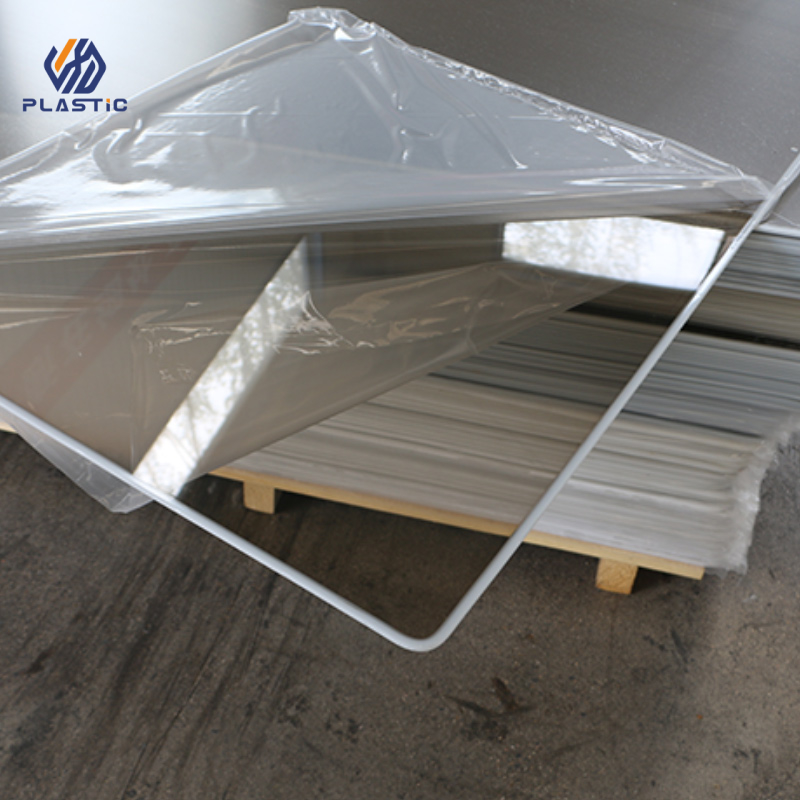 Transparent cast acrylic sheets for the advertising industry, made from 100% virgin materials.